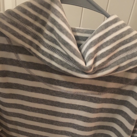 Calvin Klein Sweater - Picture 5 of 5